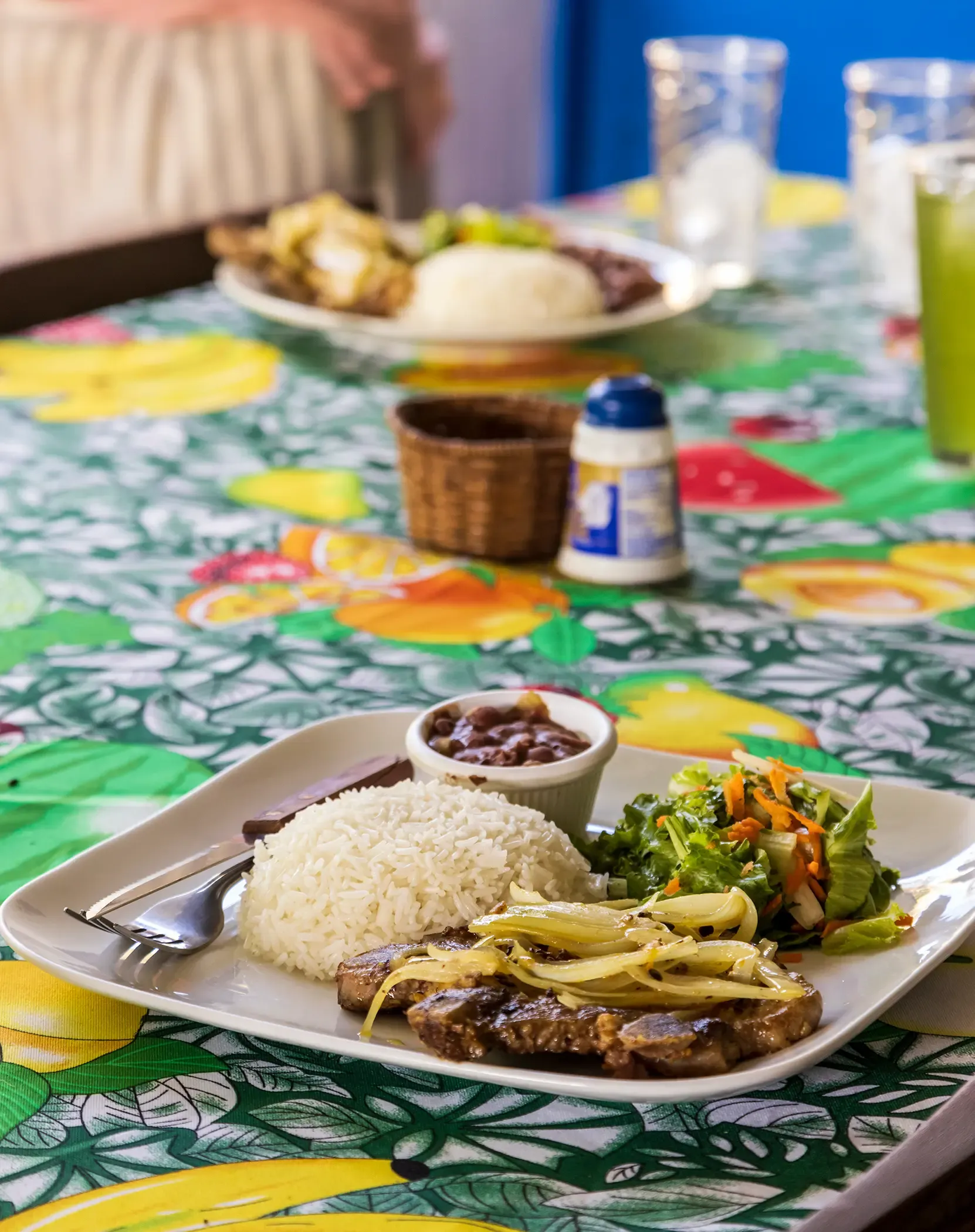 Plats typiques costaricains cuits au feu de bois